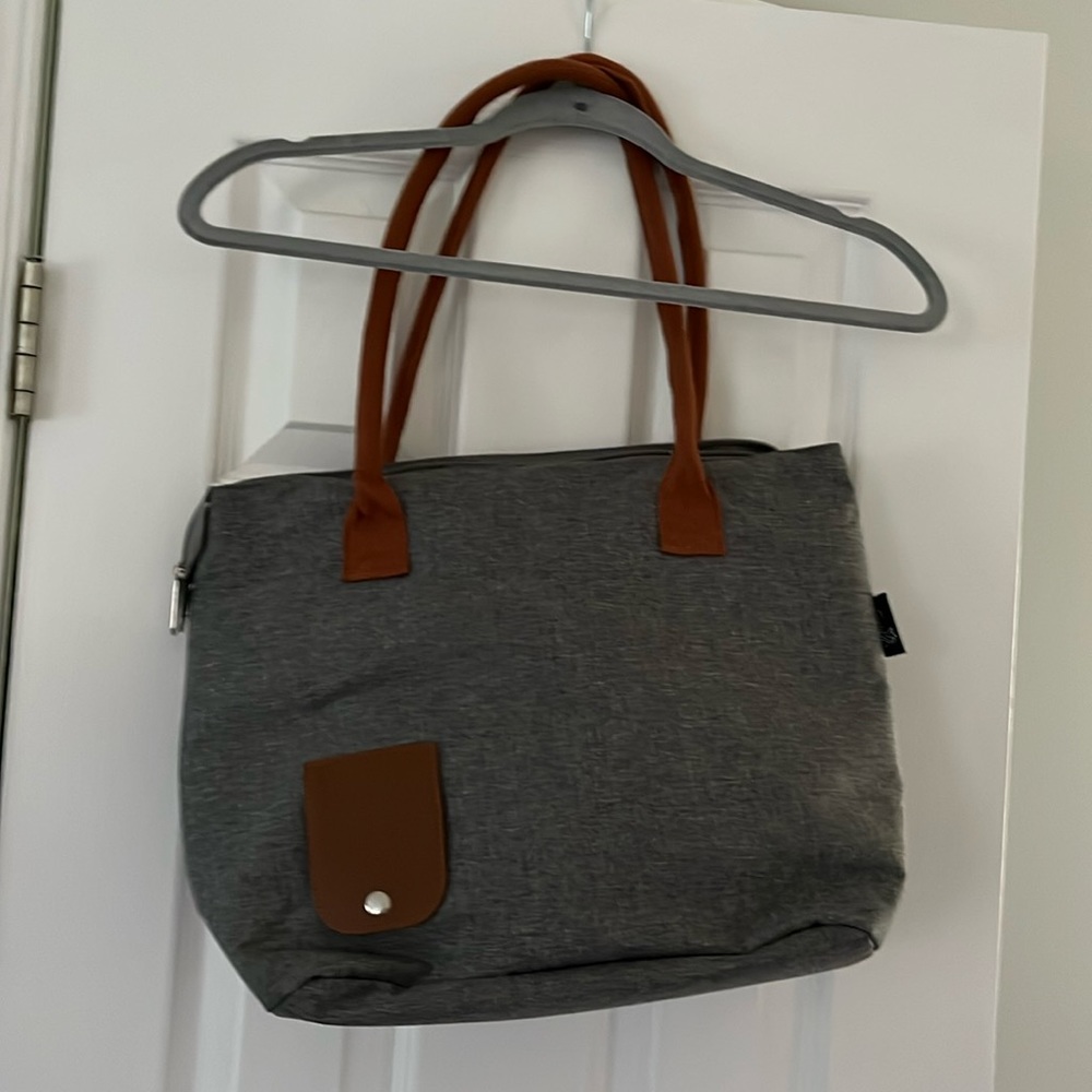 Tirrinia - wine bag-  never used- comes with four refillable insulated bags.